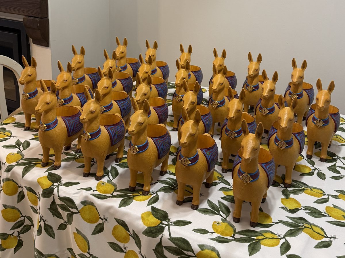 25 llamas portavasos impresas en 3D y pintadas a mano para COYA Marbella